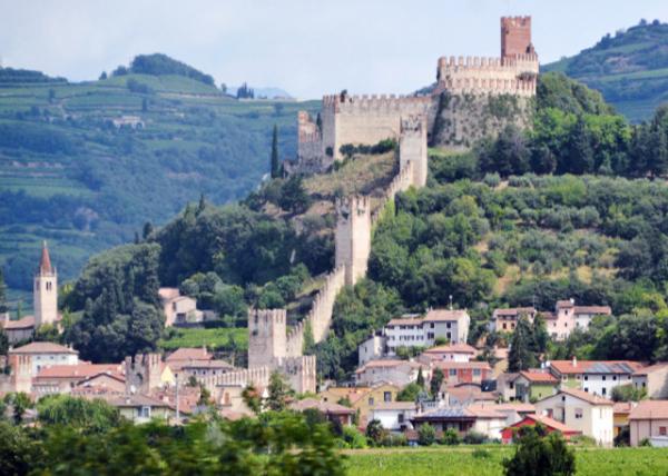 2018-07-10_Veneto_Castle of Soave СΤǱ0001.JPG