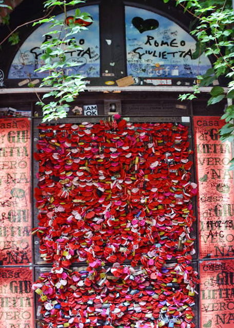 2018-07-10_Casa di Giulietta_Love Padlocks -20001.JPG