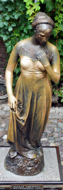 2018-07-10_Casa di Giulietta_Statue 0001.JPG