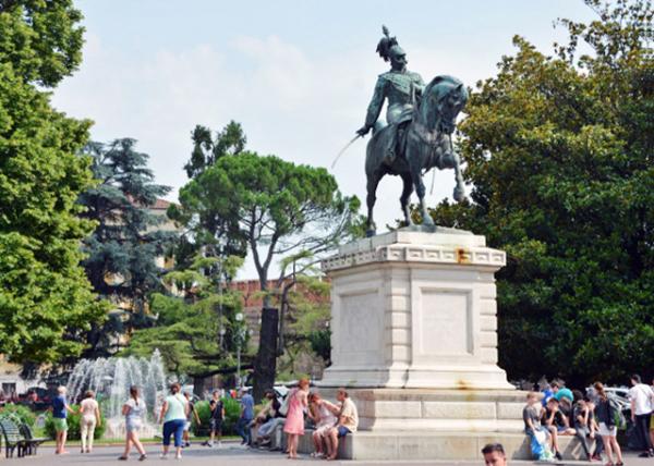 2018-07-10_Statue_Statua di Re Vittorio Emanuele II ά¡Ŭ0001.JPG
