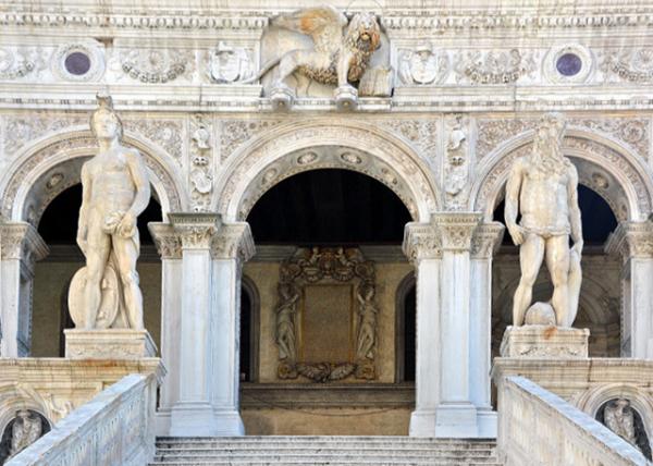 2018-07-09_Doge's Palace_Scala dei Giganti_ Flanked by Mars & Neptune Palazzo Ducale- 湬ǺͺҾ¥20001.JPG