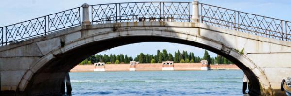 2018-07-09_San Michele behind Ponte dei Mendicanti ɵϿ0001.JPG