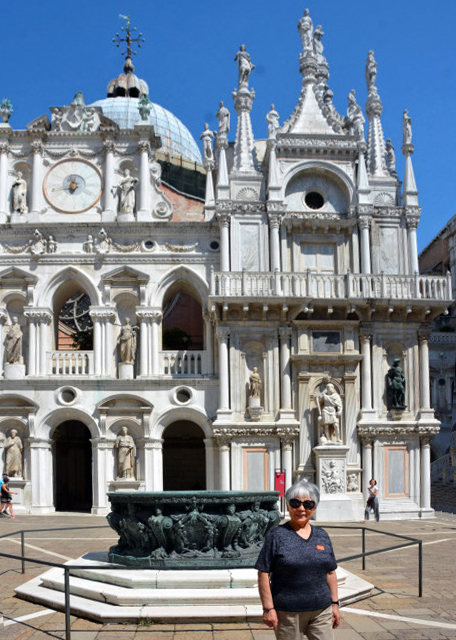 2018-07-09_Doge's Palace_Ornamentation of the Courtyard w Marble Clock-30001.JPG