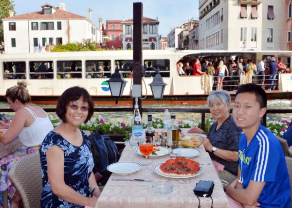 2018-07-09_Ristorante Roma_Spritz- Kalamata Olives-Caprese Salad-Seafood ˹β-10001.JPG