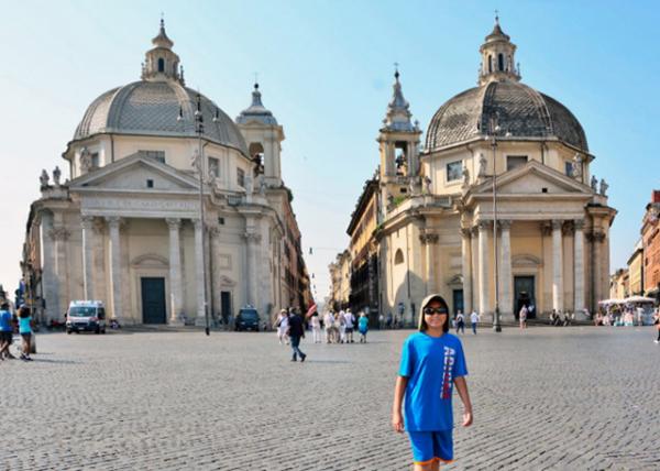 2015-07-05_Piazza del Popolo_Santa Maria in Montesanto (Left_ Built 1662-75) & Santa Maria dei Miracoli (Right_ Built 1675-79)_Via del Corso Exits between Two Churches 㳡ʥĸ-10001.JPG
