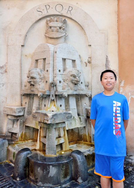 2015-07-05_Via Margutta_17C Fontana delle Arti Sad & Happy Faces Symbolizing the fluctuating Moods Typical of Artists._2 Carved Faces Pour the Weak Water Streams into 2 Small Bat 0001.JPG
