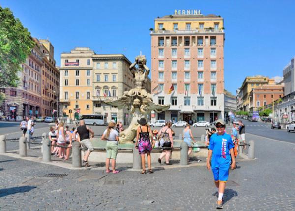 2015-07-05_Piazza Barberini_Fontana del Tritone ͱ㳡Ȫ0001.JPG