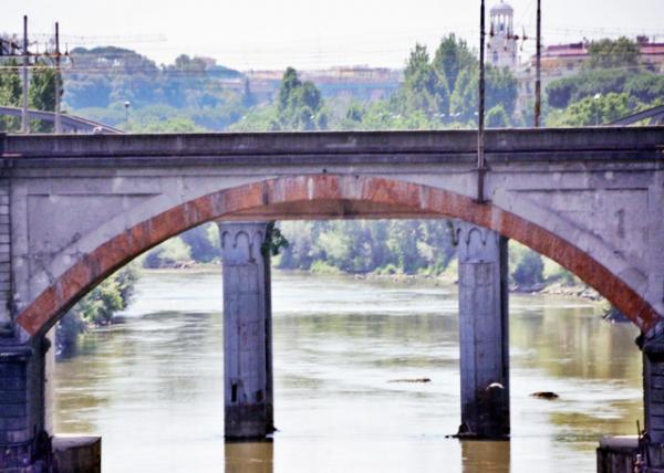 2015-07-04_Ponte Testaccio over Tiber River ̨̩˹0001.JPG