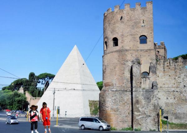 2015-07-04_3C Aurelian Walls & 12 BC Pyramid of Cestius near Porta San Paolo oWǠcԪǰʮ˹˹-10001.jpg