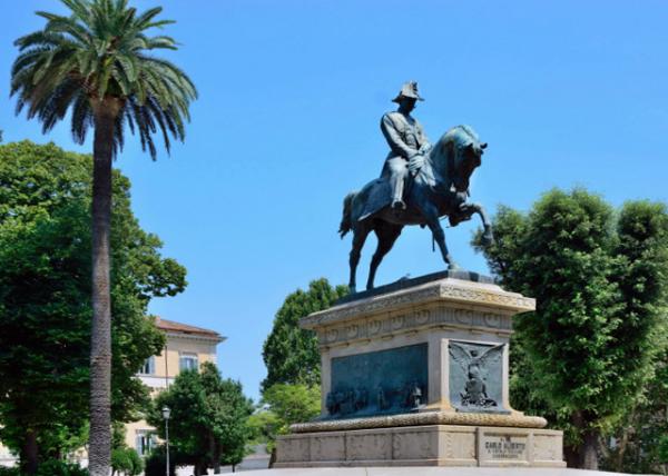 2015-07-05_Villa Carlo Alberto al Quirinale_Monumento a Carlo Alberto 塤м0001.JPG