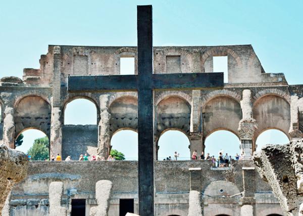 2015-07-04_Colosseum_Cross Dedicated to Christian Martyrs & Placed in 2000 by Pope John Paul II ǧɽ̻Լ޶׸ѳʿʮּܣ0001.JPG