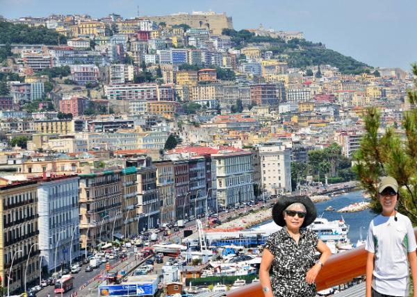 2015-07-03_Posillipo Hill in Naples via Diamond Princess0001.jpg