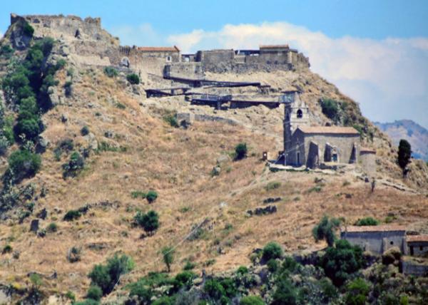 2015-07-02_Castle of Calatabiano over the Alcantara Valley0001.JPG