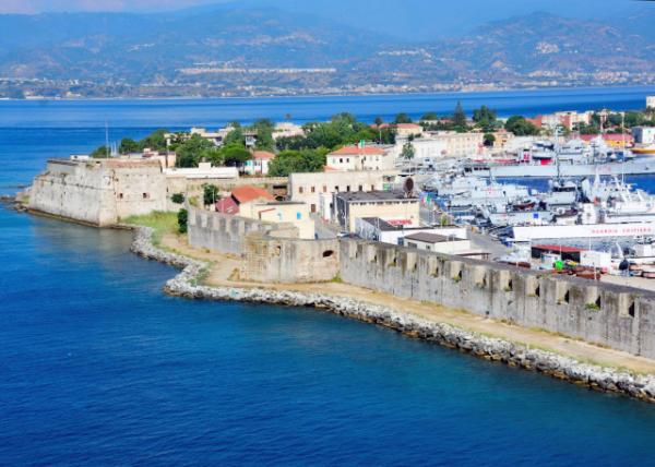 2015-07-02_Messina_Castle of the Holy Saviour (Messina Coast Guard Station) ʥǱ-10001.JPG