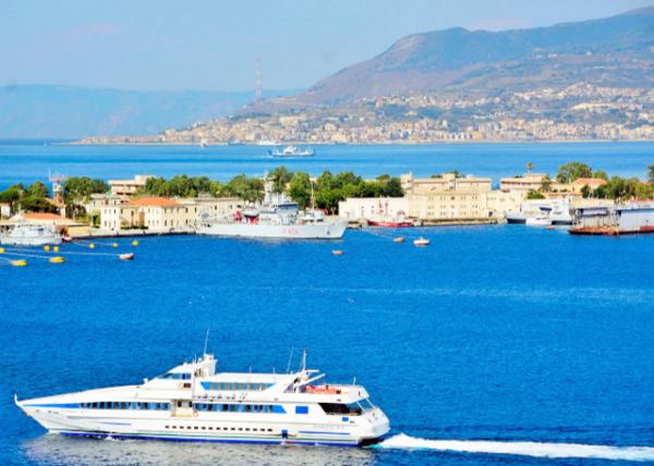 2015-07-02_Messina_Tyrrhenian Sea Coast of Scilla across Messina ᰲīöϣ-20001.JPG