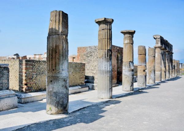 2015-06-14_Pompeii_House of the Vestals Ů֮-20001.JPG