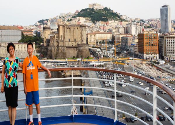 2015-06-14_View from the Port of Naples on Castle Nouvo ǲ˹ۿڸ±.jpg