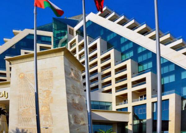 2013-12-07_Raffles Hotel_Façade -100010001.JPG