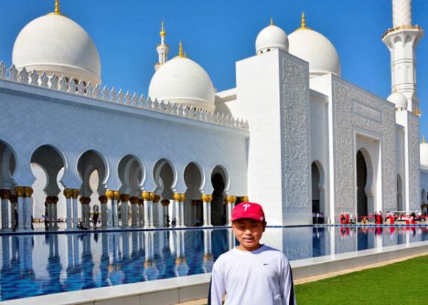2013-12-07_Sheikh Zayed Grand Mosque_Outer Entrance -90001.JPG