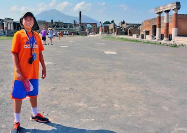2015-06-14_Pompeii_Forum_View of Vesuvius ӱǺάɽɫ0001.JPG