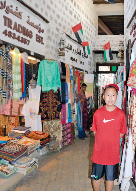 2013-12-09_Souk Al Arsah ɳг-10001.JPG