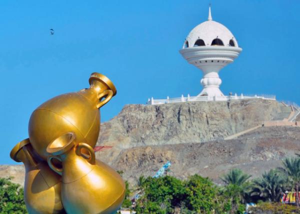 2013-12-11_Al Riyam Roundabout w Water Pots & Incense Burner¹DPˮ޺t0001.JPG