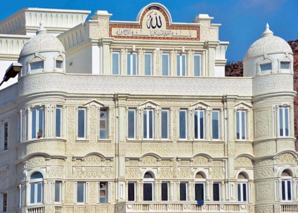 2013-12-11_Fresco on Façade of Omani Building B渡b-30001.JPG