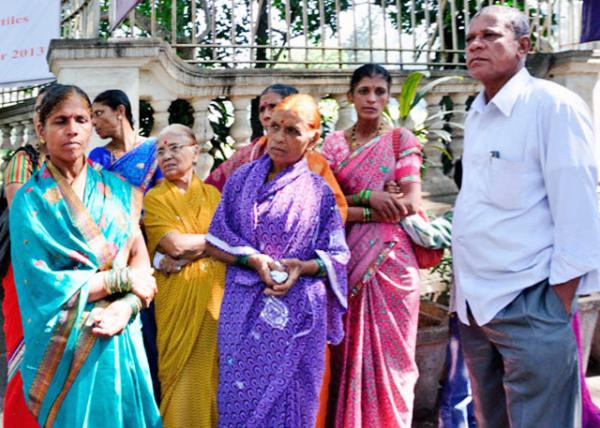 2013-12-14_Sari-Kurta Dressed Locals ɯɳĵ0001.JPG