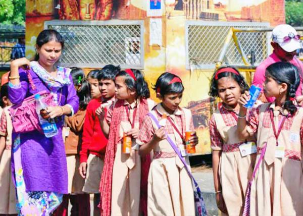 2013-12-14_School Kids0001.JPG