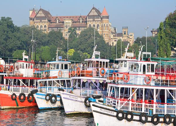 2013-12-15_Ferry Boats Docked @ Bombay Harbour (Front Bay) against Bombay Yacht Club ֲͧ.jpg
