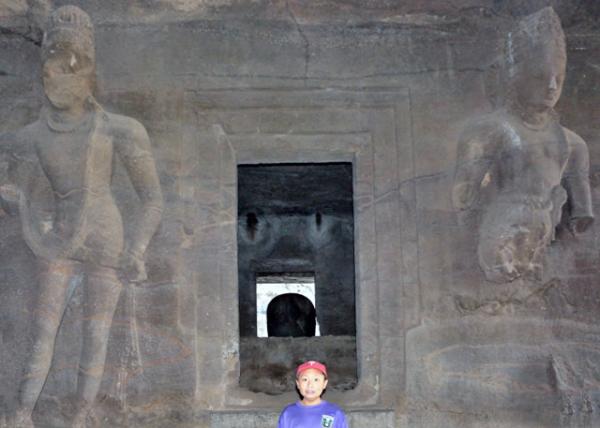 2013-12-15_Elephanta_Shiva Linga Shrine inside the Cave Complex ڴʪ-30001.JPG