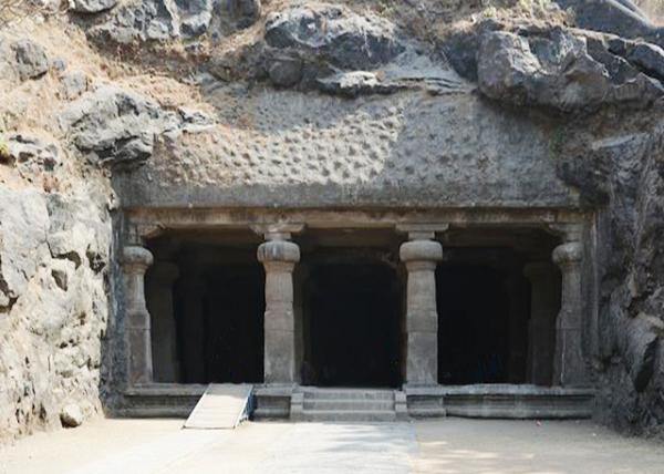 2013-12-15_Elephanta Caves_Entrance.jpg