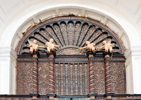 2013-12-16_Se Cathedral_Ornate Wooden Altar áľƼ̳-90001.JPG