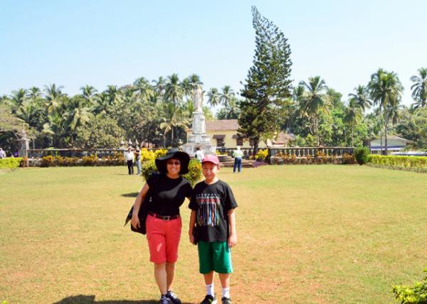 2013-12-16_Se Cathedral_Sacred Heart of Jesus @ the Yard of St. Catherine Cathedral.jpg