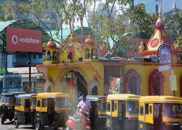 2013-12-16_Tuk-tuks & Temple.jpg