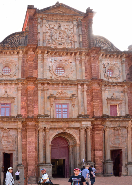 2013-12-16_Basilica of Bom Jesus_Façade -10001.jpg