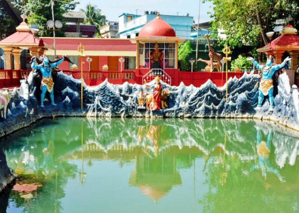 2013-12-17_Gokarnath Temple Holy Water Pond_Hindu God Gokarnanatha, a Form of Lord Shiva ʪŵ-10001.JPG