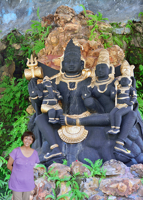 2013-12-17_Statues of Lord Shiva, Parvati, Ganesh, & Kartike in the Temple Pond of Kudroli Gokarnanatheshwara Temple-1.jpg