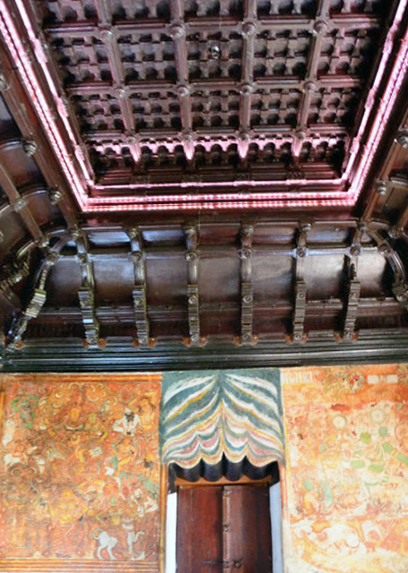 2013-12-18_Mattancherry Palace_Ornate Wooden Ceiling ľ컨-30001.JPG
