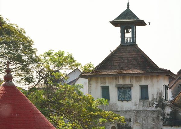 2013-12-18_Paradesi Synagogue_Clock Tower0001.jpg