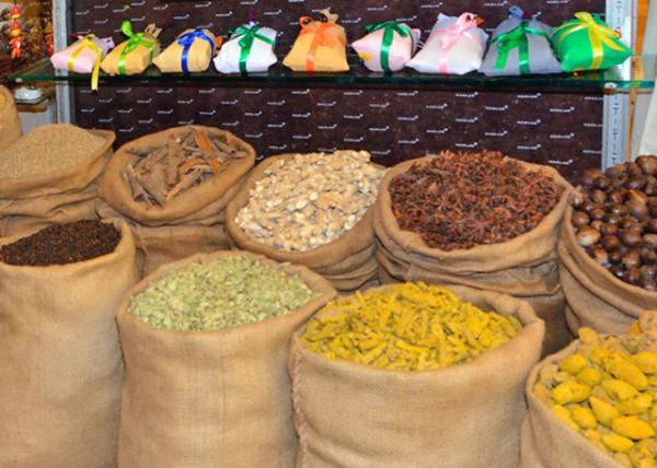 2013-12-18_Spices_A Variety of Exotic Spices Sold in Bulk ɢװ۸-20001.JPG