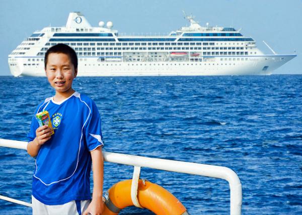 2013-12-19_Nautica Oceania over North Mal Atoll ۻ-10001.jpg