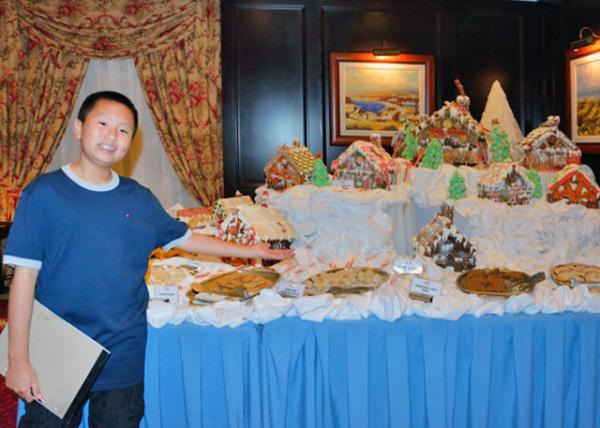 2013-12-20_Gingerbread Houses0001.JPG