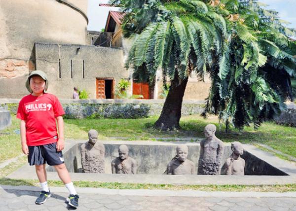 2013-12-27_Christ Church Anglican Cathedral_Monument to the Slaves the Last Permanent Slave Market in East Africa ūءūг0001.JPG