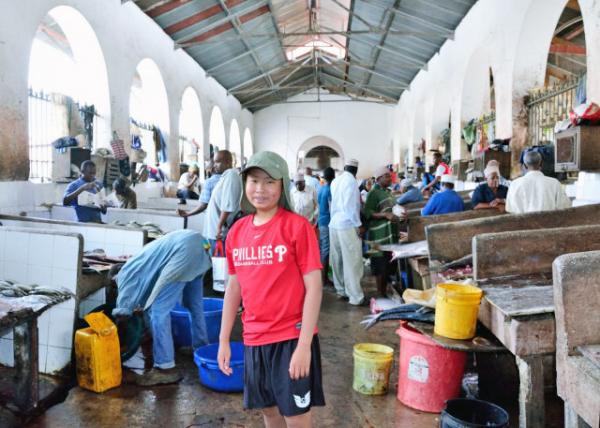 2013-12-27_Central Market Darajani_Seafood ʲ-70001.JPG