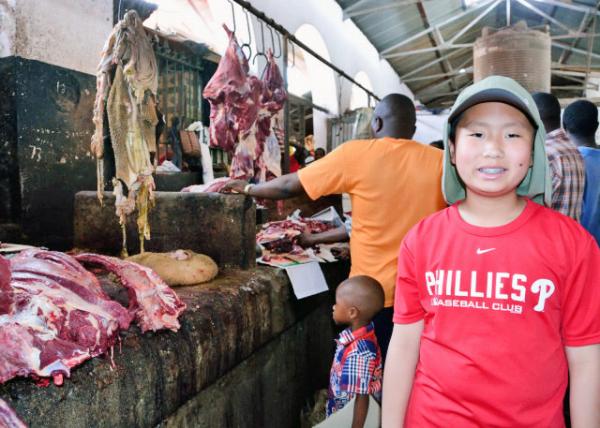 2013-12-27_Central Market Darajani_Meat Stall  ʳ̯-110001.JPG