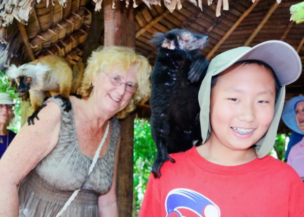 2013-12-30_Lemur Isle_Males w Black Ear Tufts & Female w White Ear Tufts Ժڶش԰׶-30001.JPG