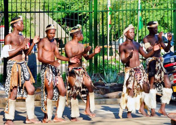 2014-01-07_ Amakwezi Dancers ͲΤǳ0001.JPG