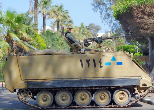 04-02-11_ Tank in Montazah Palace_ Alexandria0001.JPG