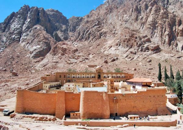 04-04-11_ St. Catherine's Monastery w Willow Peak in the Sinai Peninsula ΰ뵺塤ʥɪ޵Ժ-10001.JPG